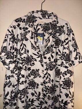 Universal Thread Black and White Floral Short-Sleeve Button-Up Tunic